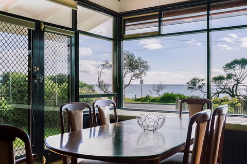 Beach Front Beauty - Ocean Front Views - Tourism Townsville 0