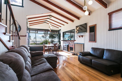 Beach Front Beauty - Ocean Front Views - Tourism Townsville 6