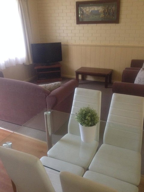 Viewhill Holiday Units - Tourism Townsville 3