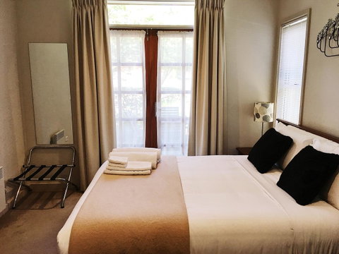 Luxury Abalina Cottages - Tourism Townsville 4
