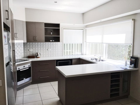 Luxury Abalina Cottages - Tourism Townsville 5