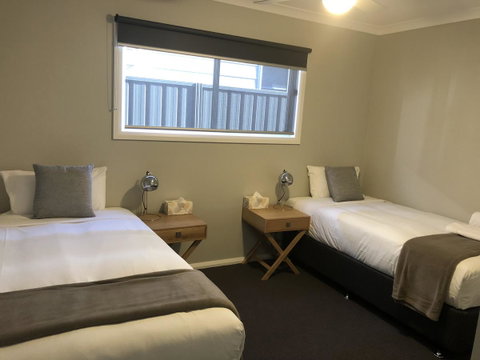 Luxury Abalina Cottages - Tourism Townsville 24
