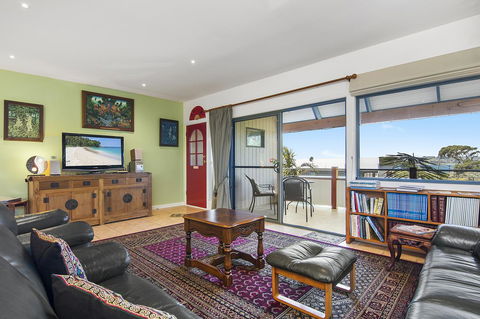 Black Dolphin Beach Penthouse - Tourism Townsville 9