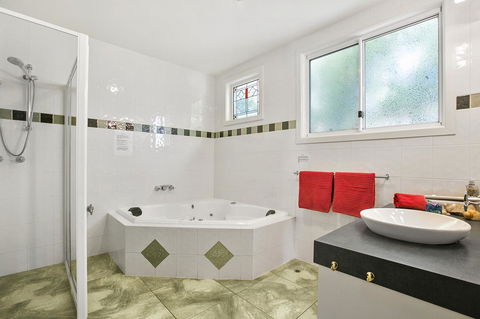 Black Dolphin Beach Penthouse - Tourism Townsville 15