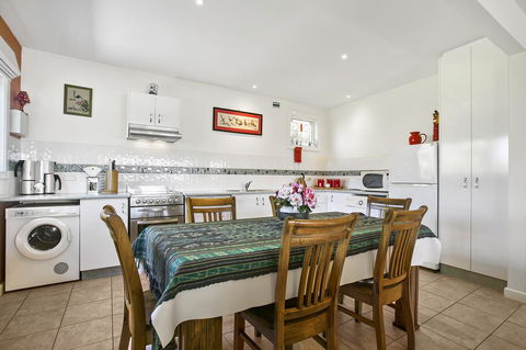 Black Dolphin Beach Penthouse - Tourism Townsville 4