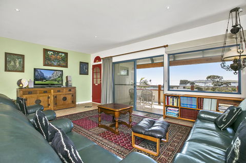 Black Dolphin Beach Penthouse - Tourism Townsville 18