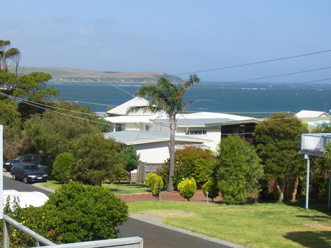 Black Dolphin Beach Penthouse - Tourism Townsville 16