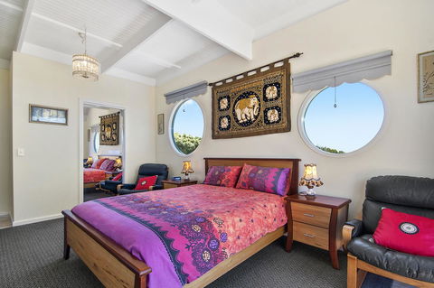 Black Dolphin Beach Penthouse - Tourism Townsville 12