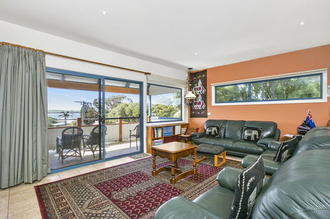 Black Dolphin Beach Penthouse - Tourism Townsville 13