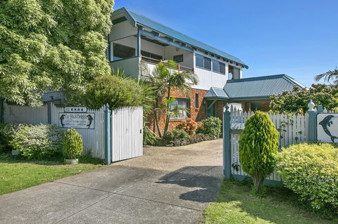 Black Dolphin Beach Penthouse - Tourism Townsville 1