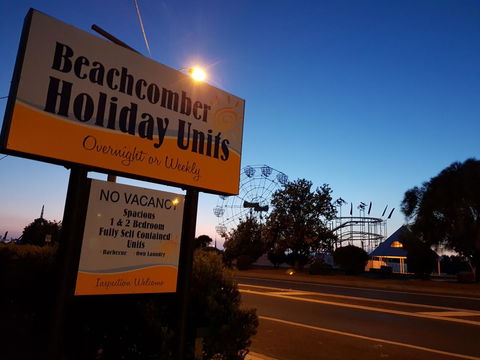 Beachcomber Holiday Units - Tourism Townsville 7