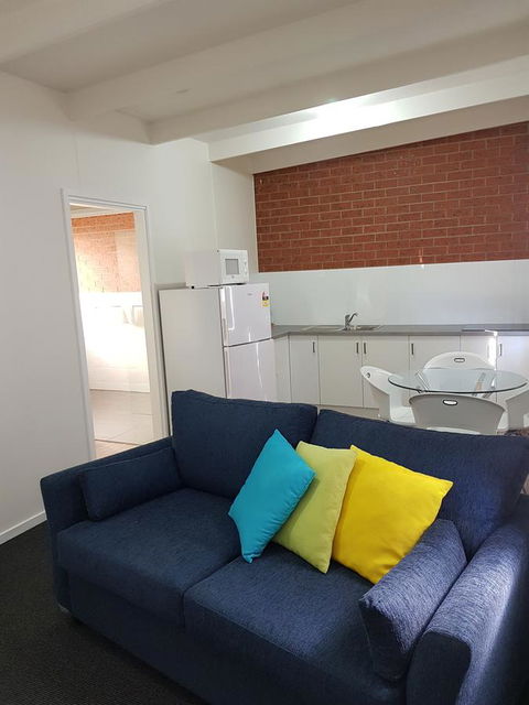 Beachcomber Holiday Units - Tourism Townsville 13