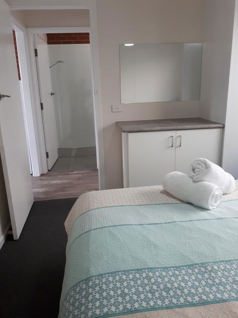 Beachcomber Holiday Units - Tourism Townsville 9