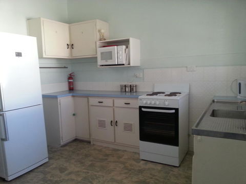 Beachcomber Holiday Units - Tourism Townsville 38