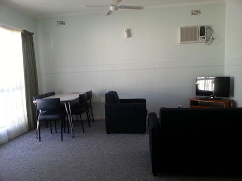 Beachcomber Holiday Units - Tourism Townsville 36