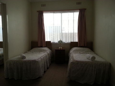 Beachcomber Holiday Units - Tourism Townsville 28