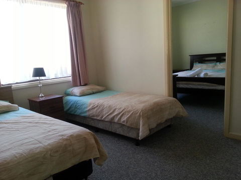 Beachcomber Holiday Units - Tourism Townsville 41