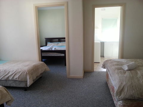 Beachcomber Holiday Units - Tourism Townsville 35