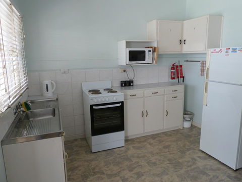 Beachcomber Holiday Units - Tourism Townsville 33