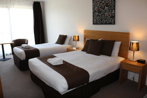 Bairnsdale International - Tourism Townsville 28