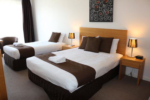 Bairnsdale International - Tourism Townsville 12