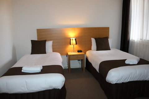 Bairnsdale International - Tourism Townsville 26