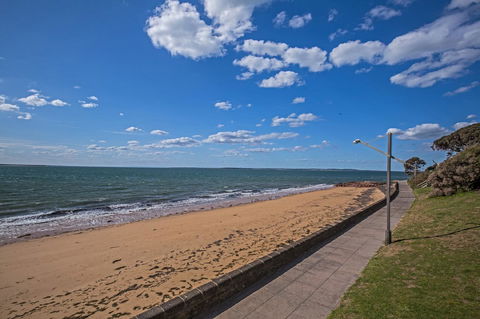 C-Scape Esplanade Cowes - Tourism Townsville 21