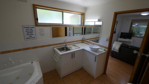 Adina Lodge Holiday Apartments - Tourism Townsville 25