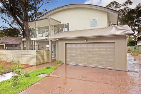 The Beach Townhouse - Tourism Townsville 0