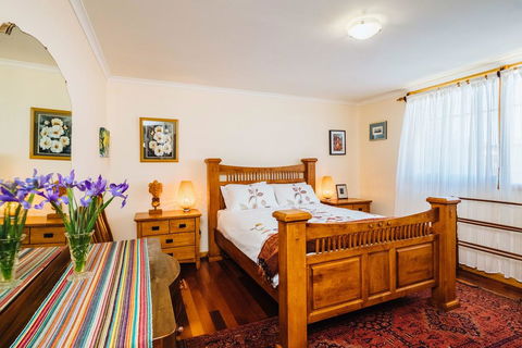 The Blue Beach House - Tourism Townsville 3