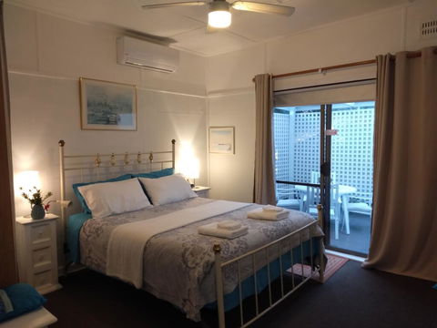 The Boathouse A 3 Bedroom House - Tourism Townsville 1