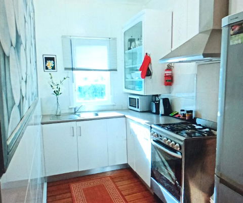 The Boathouse A 3 Bedroom House - Tourism Townsville 2