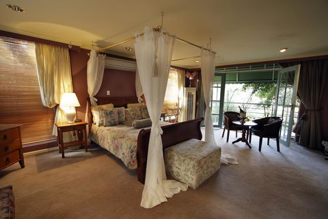 The Castle - Villa By The Sea - Tourism Townsville 0