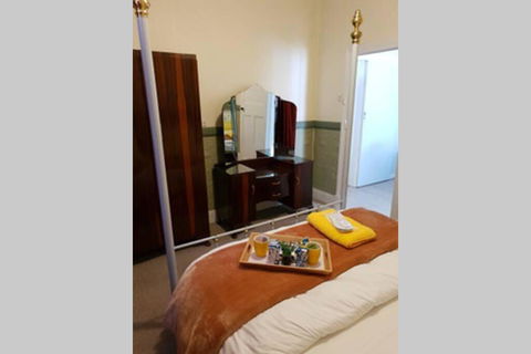 The Comfort Cottage On Williams - Tourism Townsville 3