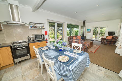 The Cottage At The Bryn At Tilba - Tourism Townsville 1
