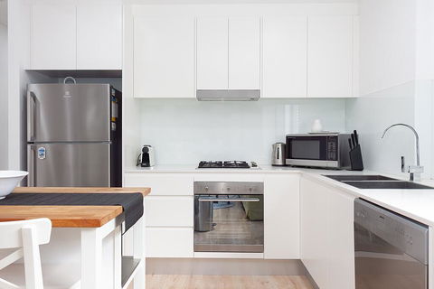 The Cove - L'Abode Accommodation - Tourism Townsville 0