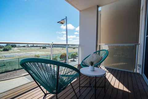 The Cove @ New Port-Pool - Spa - Sauna - Gym & More - Tourism Townsville 1