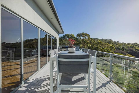 The Cove Bay Of Fires - Tourism Townsville 1