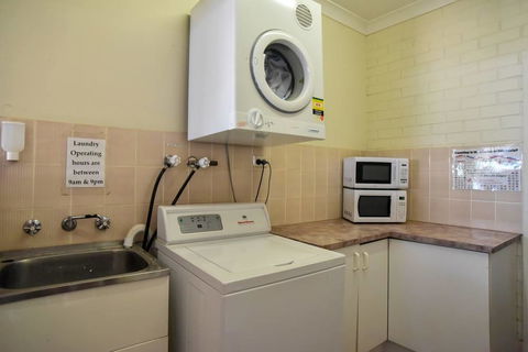The Crossing Motel - Tourism Townsville 3