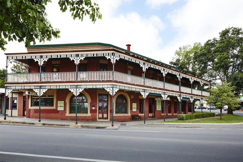 The Daylesford Hotel - Tourism Townsville 1