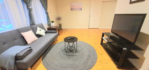 The Flower Homestay - Tourism Townsville 1