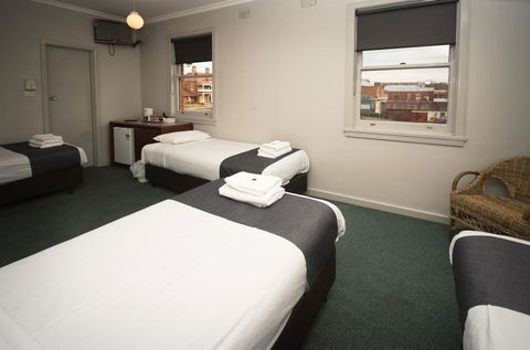 The George Hotel - Tourism Townsville 1