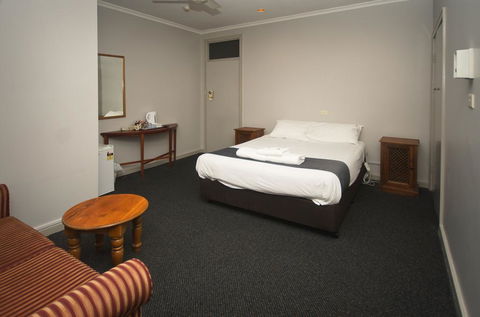 The George Hotel - Tourism Townsville 3