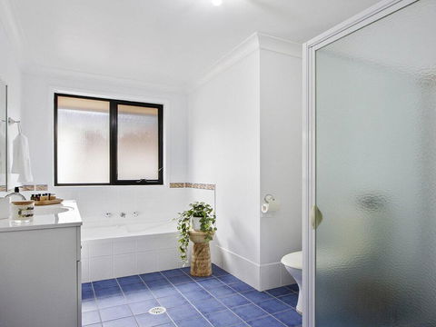 The Great White - Beach Living At Its Best - Tourism Townsville 2