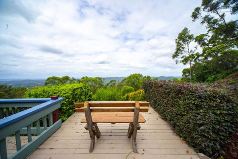 The Hillside House - Tourism Townsville 0