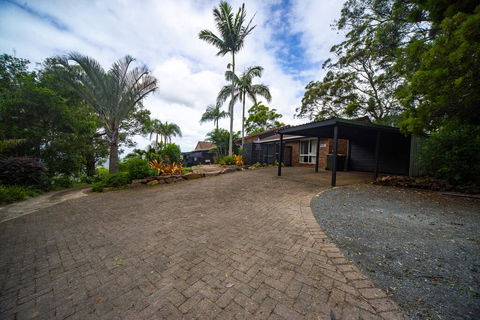 The Hillside Villa - Tourism Townsville 0