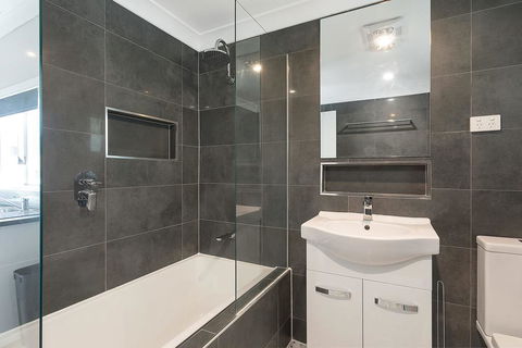 The Inlet Cottage - Tourism Townsville 0