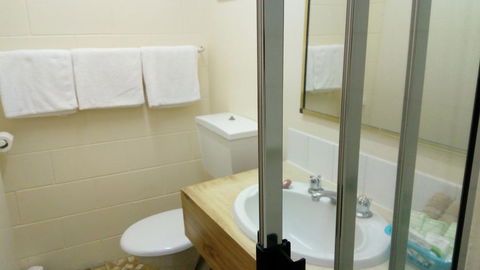 The Islands Inn Motel - Tourism Townsville 2