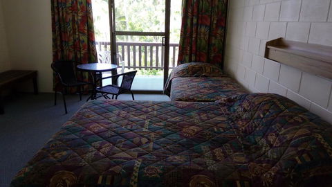 The Islands Inn Motel - Tourism Townsville 3