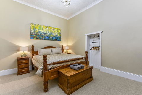 The Jazz B&B - Tourism Townsville 1
